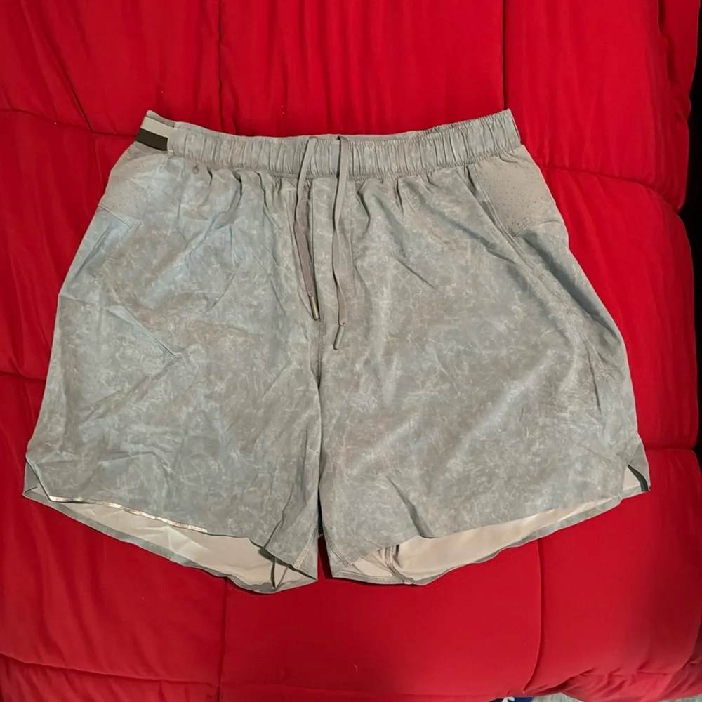 Lululemon short with liner 6” inseam - Picture 1 of 4